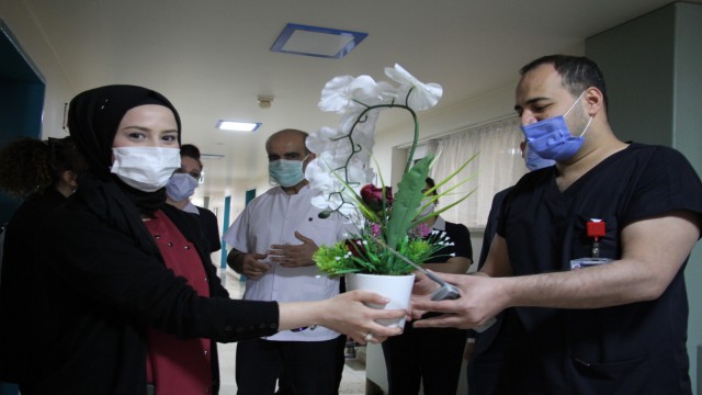Elazığda hemşireler, günlerinde unutulmadı