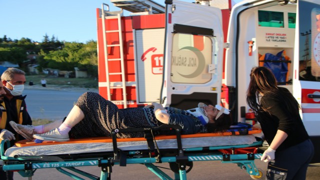 Elazığda otomobil beton bariyere çarptı:1 ölü, 2 yaralı