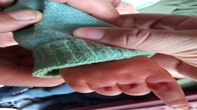 Eli kapı arasında sıkışan minik kızı itfaiye ekipleri kurtardı