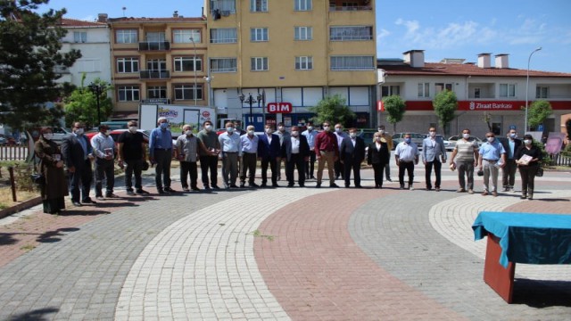 Emet Kaymakamlığından okullara 2 bin adet kitap desteği