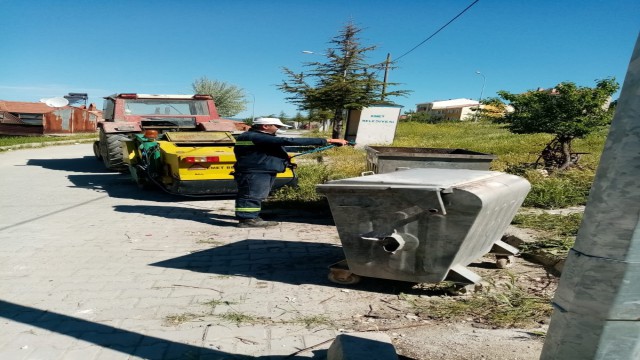 Emette çöp konteynerleri yıkanıp dezenfekte ediliyor
