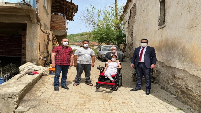 Engelli kızın bayram hediyesi Başkan Ergünden