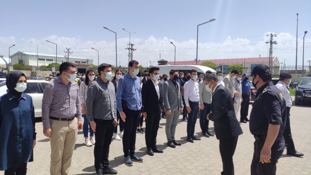 Erciş Kaymakamı şehit ailelerinin bayramını kutladı