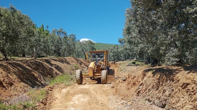 Erdekte arazi yolları onarılıyor