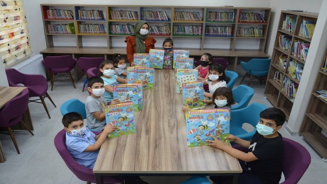 Erganide anaokulu öğrencilerine etkinlik seti dağıtıldı