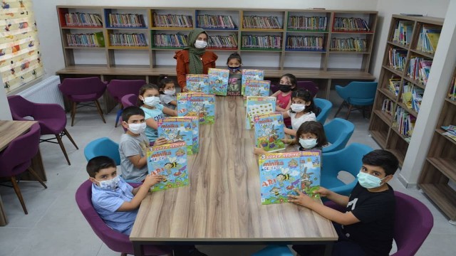 Erganide anaokulu öğrencilerine etkinlik seti dağıtıldı