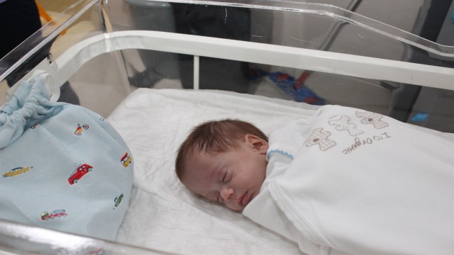 Erken doğum yaptı, bin 50 gram doğan bebeğine 50 gün sonra kavuştu