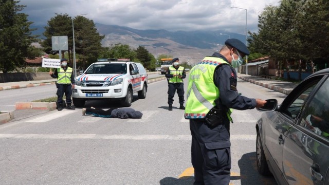 Erzincanda Karayolu Trafik Haftası kapsamında bir dizi etkinlik düzenlendi