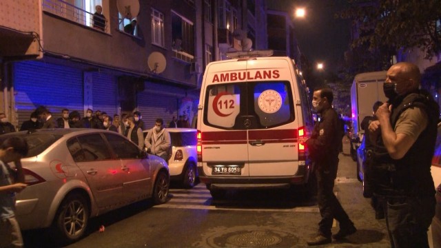 Esenlerde bir kişi evde boynundan asılı halde bulundu