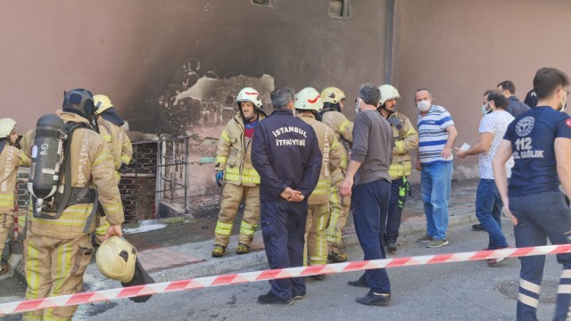 Esenlerde depoda çıkan yangın korkuttu