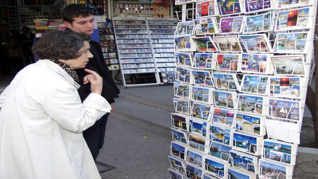 Eski bayramlardan eser kalmadı, dijital çıktı kartpostallar tarihe karıştı