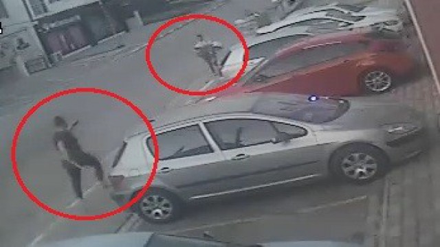 Eski koca boşandığı genç kadını beyzbol sopasıyla acımasızca darp etti