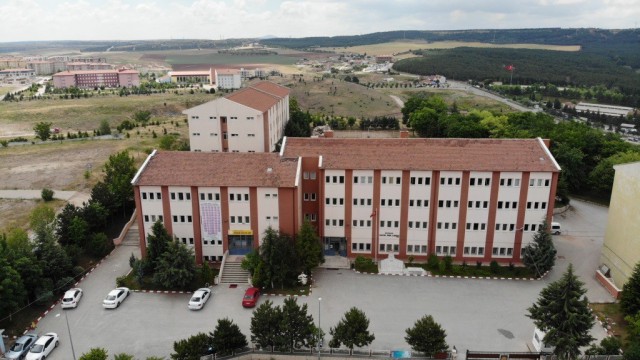 Eskişehir Fatih Fen Lisesi öğrencilerinden Fark Edilmeyen Tehlike: Moda Endüstrisi konulu makale