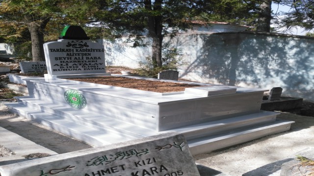 Eskişehir Kadiri Şeyhi Ali Babanın Kabri yenilendi