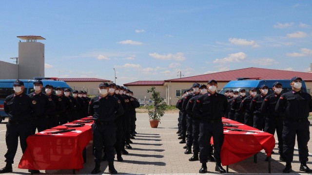 Eskişehirdeki 2001/2-1 tertip acemi erler and içti