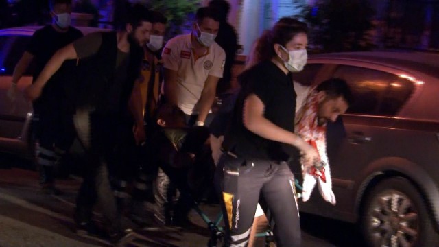 Evi silahla bastılar: Çıkan çatışmada 5 kişi yaralandı