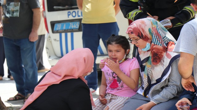 Evini yakan kadın apartmanı kilitleyerek kaçtı, içeridekiler son anda kurtarıldı