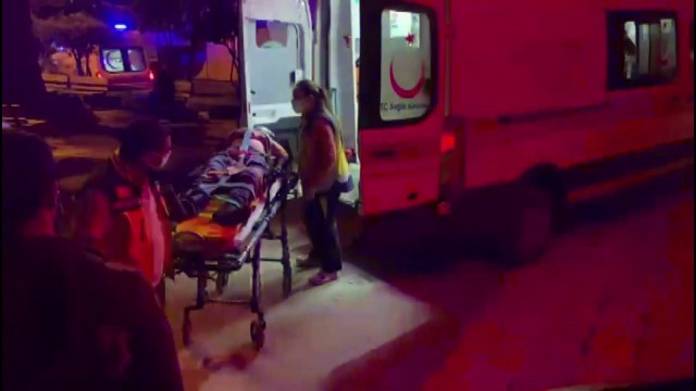 Evinin balkonundan beton zemine düşen kişi yaralandı