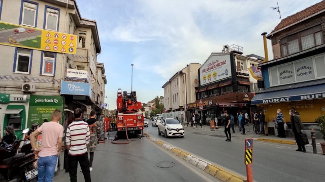 Eyüpsultanda sürücü kursunda korkutan yangın