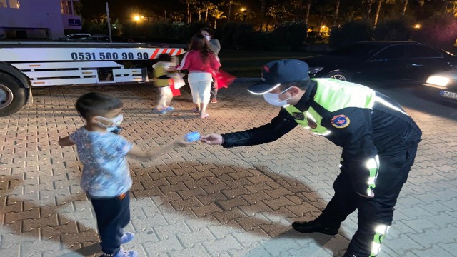 Finikede sinevizyon gösterimi ile trafik eğitimi