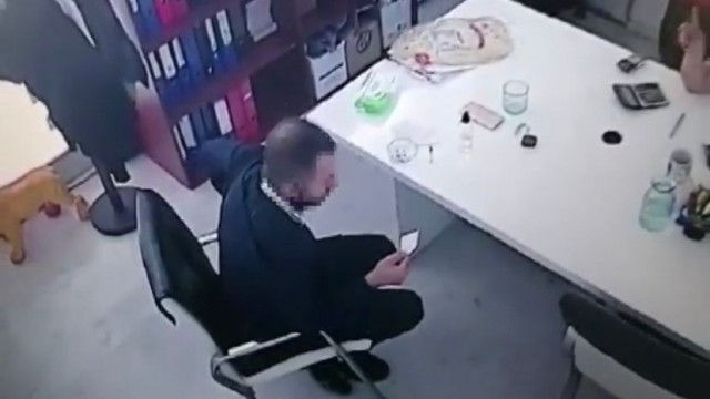 Fırıncılara Kendini Polis Diye Tanıttı