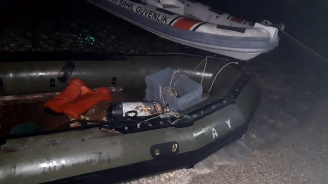 Foçada yasa dışı deniz patlıcanı avcılığı yapanlara ceza yağdı