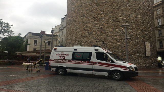 Galata Kulesinin bir yanında intihar, diğer yanında evlilik teklifi