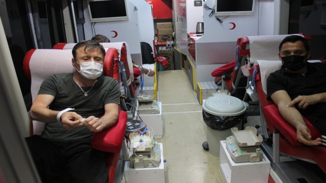 Gazeteciler kan bağışladı