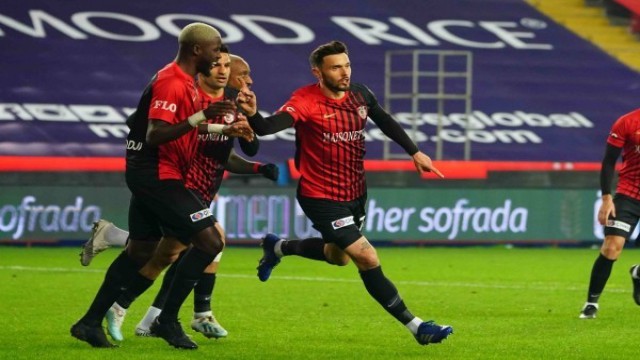 Gaziantep FK, Amedej Vetrih ile 2 yıl daha uzattı