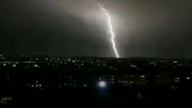 Gaziantepte şimşekler geceyi aydınlattı