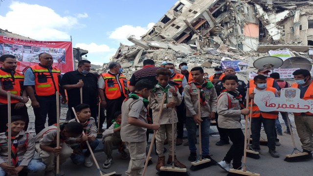 Gazzede ateşkesin ardından sokaklar temizleniyor
