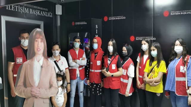 Genç Kızılaydan Dijital Tırna ziyaret