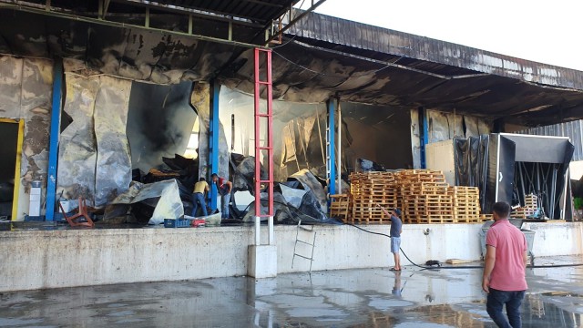 Gıda fabrikasındaki yangın kontrol altına alındı