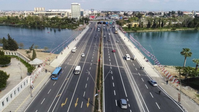 Girne Köprüsü genişletildi, yol 10 şeride çıkarıldı
