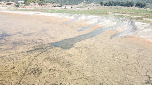 Göl suları çekildi izinsiz tarım yapanlara ceza yağdı