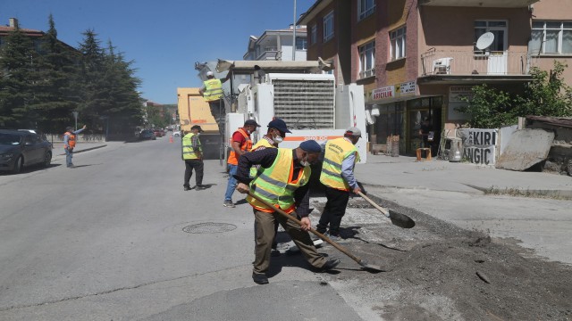 Gölbaşı Belediyesi 2021 yılını asfalt yılı ilan etti