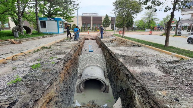 Gölcükte altyapı yatırımları devam ediyor