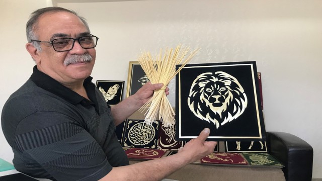 Görenler, ekin sapı olduğuna inanamıyor, sapı sanata dönüşüyor