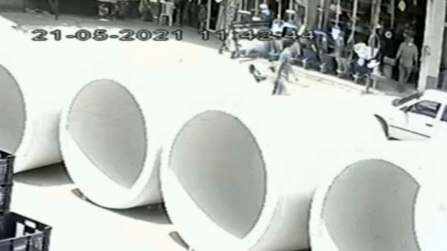 Gözüne kestirdiği cep telefonunu saniyeler içinde çaldı