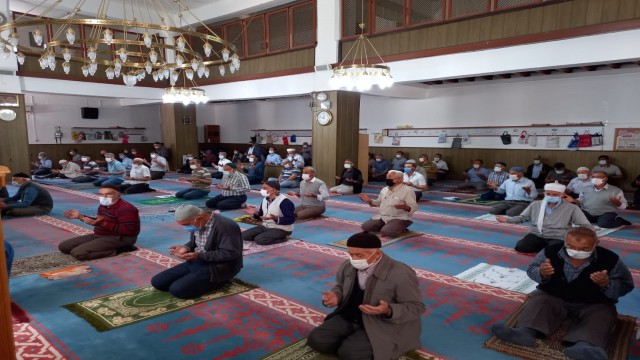 Günyüzünde Cuma namazı öncesi yağmur duası