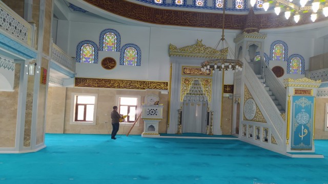 Hakkaride camiler dezenfekte edildi