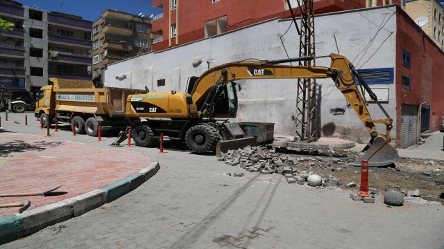 Haliliyede asfaltlama sürüyor