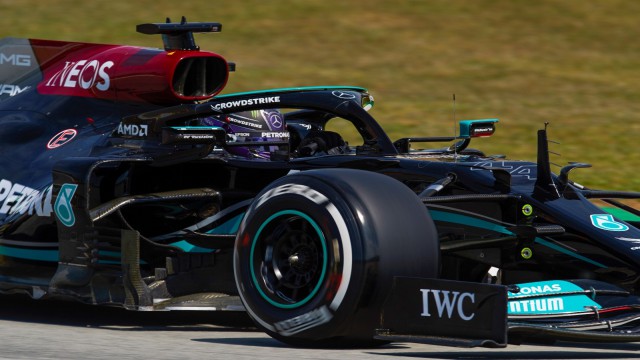 Hamilton 100. kez pole pozisyonunda