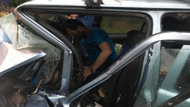 Hatalı sollama yapan tır kazaya sebep oldu: 2 yaralı