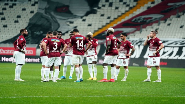 Hataysporlu futbolcular, 12. dakikada sahada toplantı yaptı!