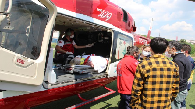 Hava ambulansı kazazede için havalandı