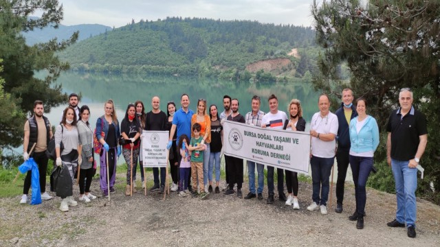 Hem doğayı temizlediler hem de hayvanları beslediler