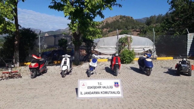 Hırsızlık şüphelileri tutuklandı