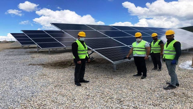 Hisarcıkta güneş panellerinin montaj işlemlerine başlandı