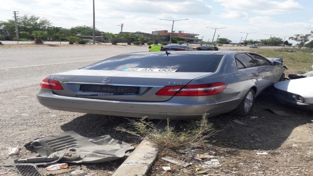 Hurdaya dönen araçtan yaralı kurtuldu